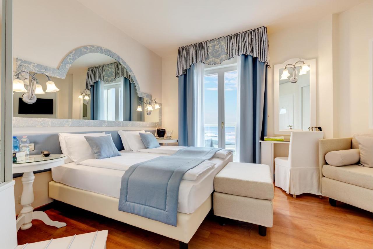 Hotel Cavalieri Palace & Suites Лідо-ді-Єзоло Екстер'єр фото