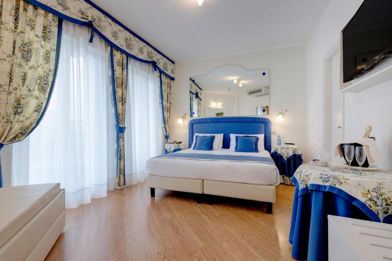 Hotel Cavalieri Palace & Suites Лідо-ді-Єзоло Екстер'єр фото