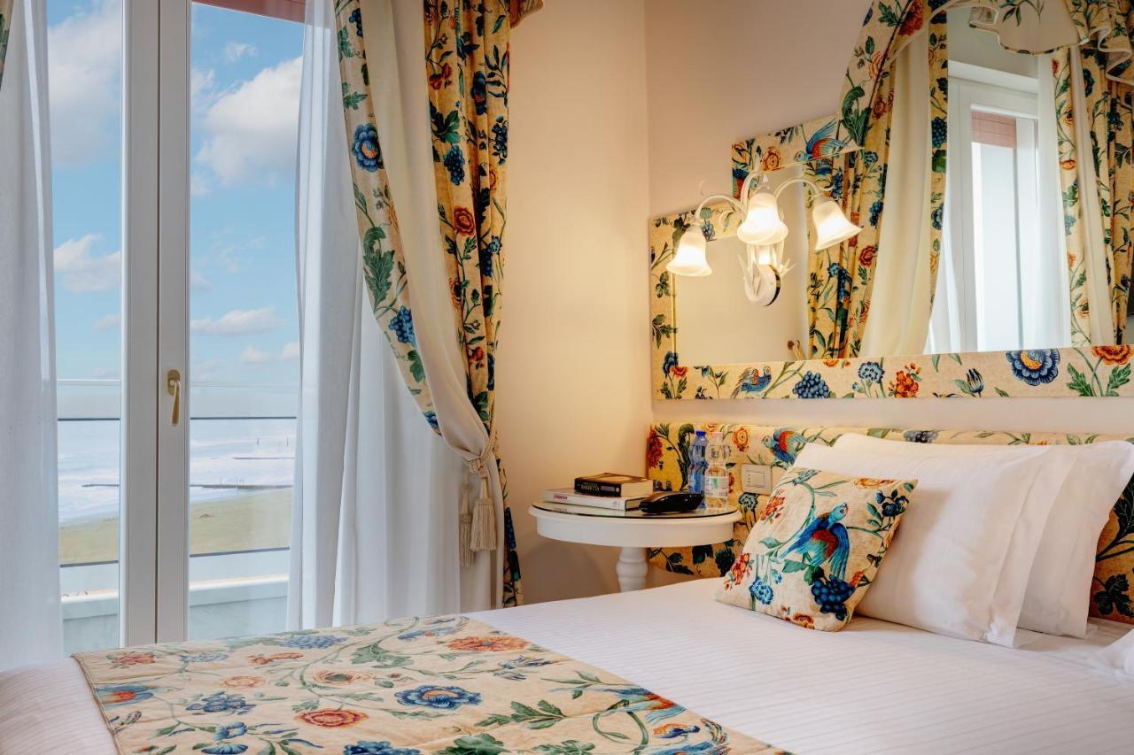 Hotel Cavalieri Palace & Suites Лідо-ді-Єзоло Екстер'єр фото