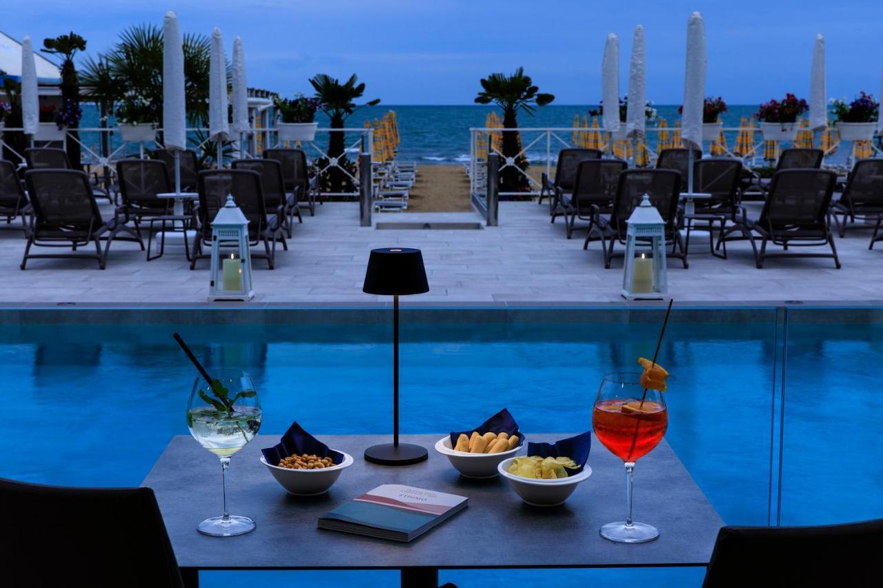 Hotel Cavalieri Palace & Suites Лідо-ді-Єзоло Екстер'єр фото
