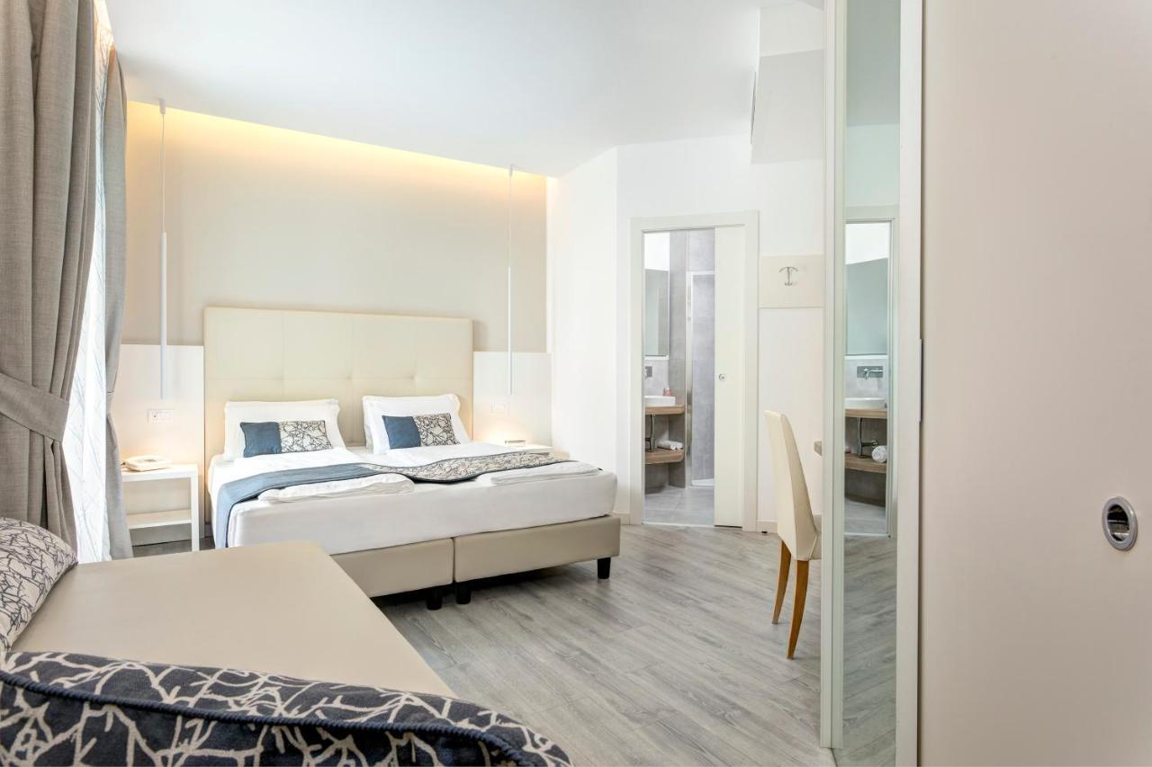 Hotel Cavalieri Palace & Suites Лідо-ді-Єзоло Екстер'єр фото