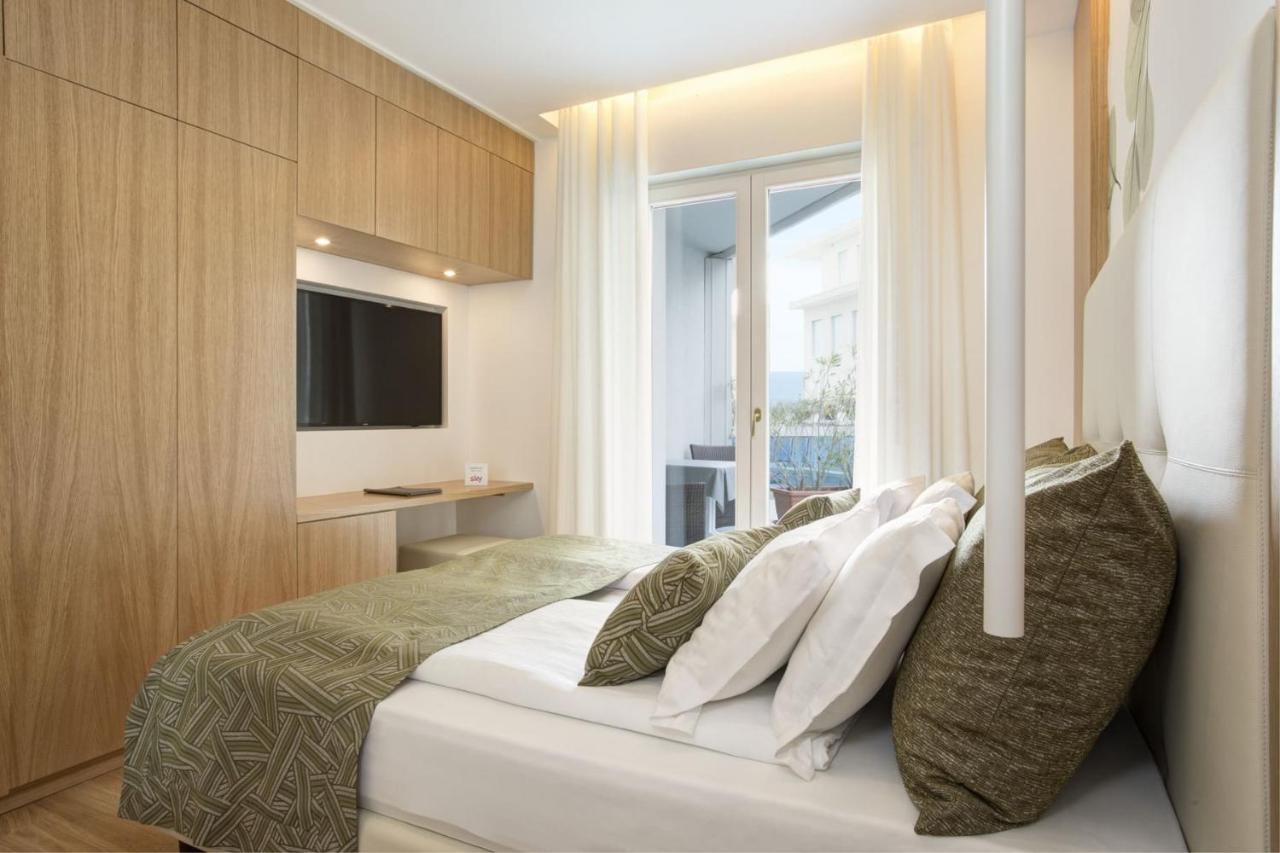 Hotel Cavalieri Palace & Suites Лідо-ді-Єзоло Екстер'єр фото