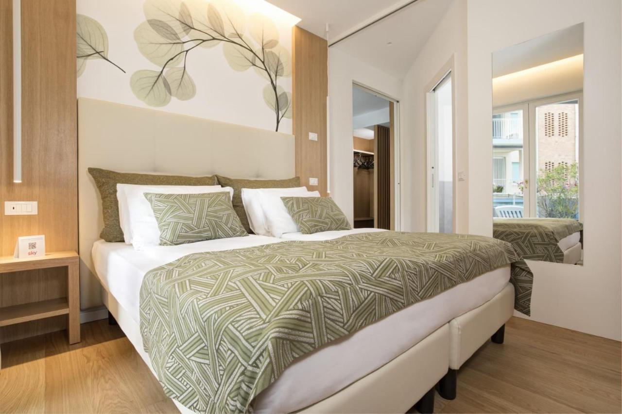 Hotel Cavalieri Palace & Suites Лідо-ді-Єзоло Екстер'єр фото