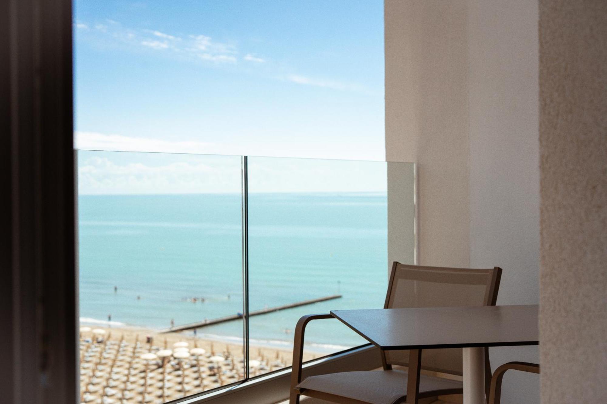 Hotel Cavalieri Palace & Suites Лідо-ді-Єзоло Екстер'єр фото