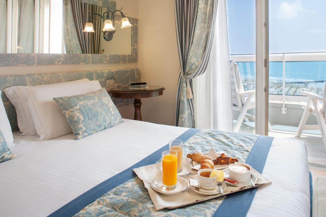 Hotel Cavalieri Palace & Suites Лідо-ді-Єзоло Екстер'єр фото